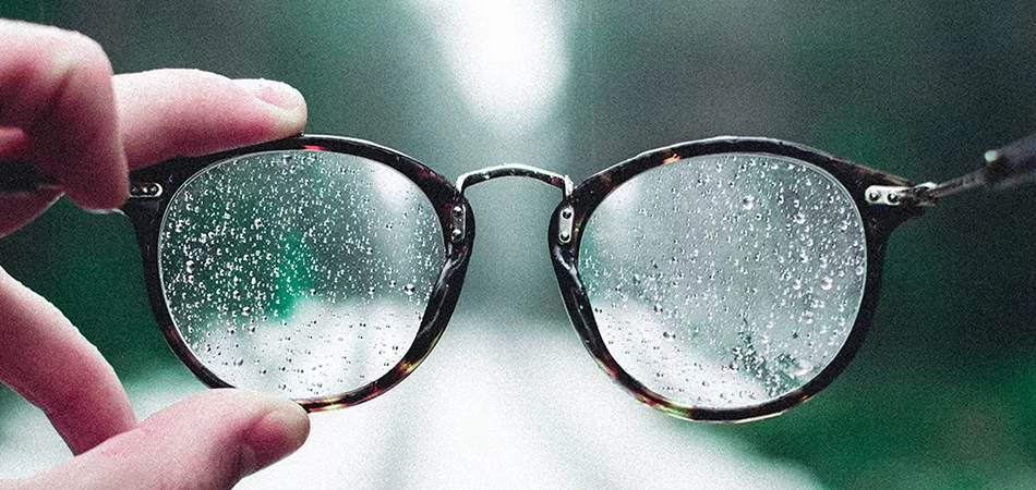 How to clean eyeglasses scratches